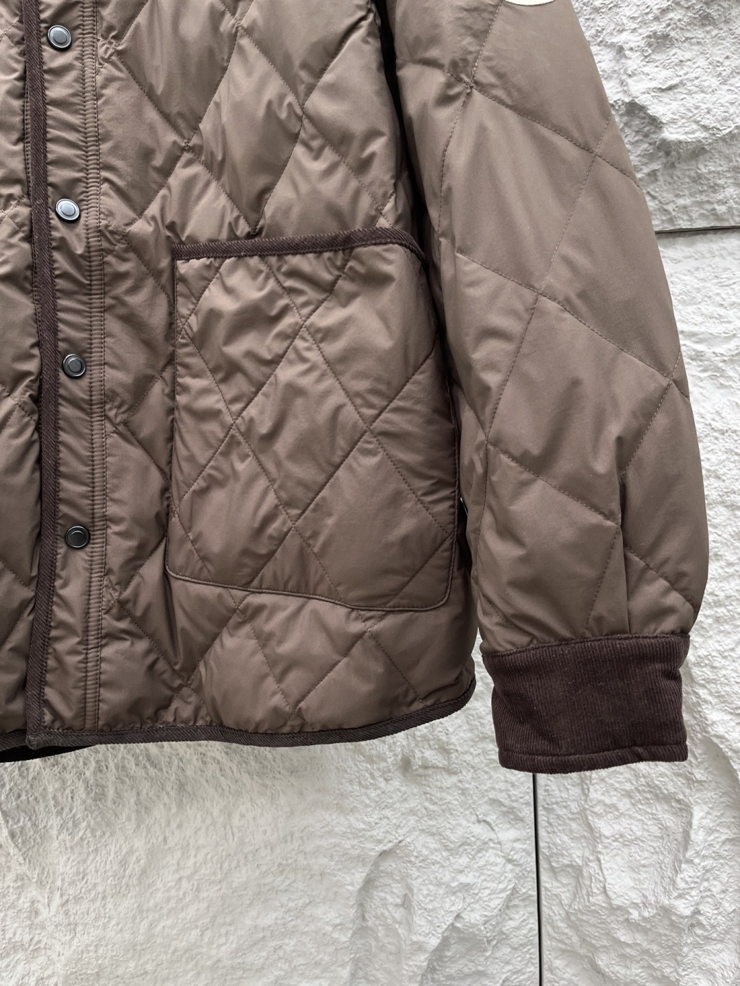 蒙口🔥🔥冬季新款羽绒90白鸭绒外套，品相非常完美，舒适保暖，非常出彩的设计，轻松将时髦感进阶，做工极为考