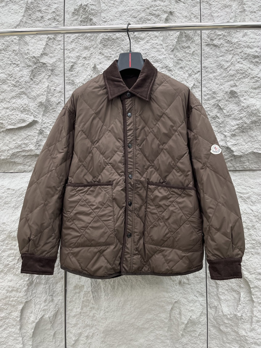 蒙口🔥🔥冬季新款羽绒90白鸭绒外套，品相非常完美，舒适保暖，非常出彩的设计，轻松将时髦感进阶，做工极为考