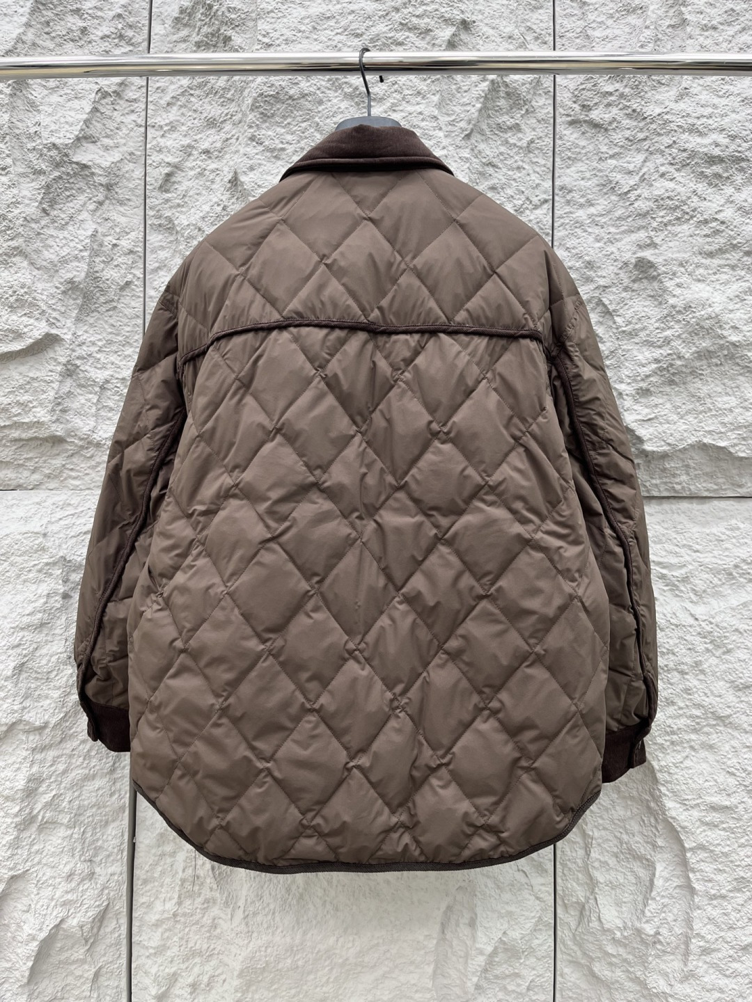 蒙口🔥🔥冬季新款羽绒90白鸭绒外套，品相非常完美，舒适保暖，非常出彩的设计，轻松将时髦感进阶，做工极为考