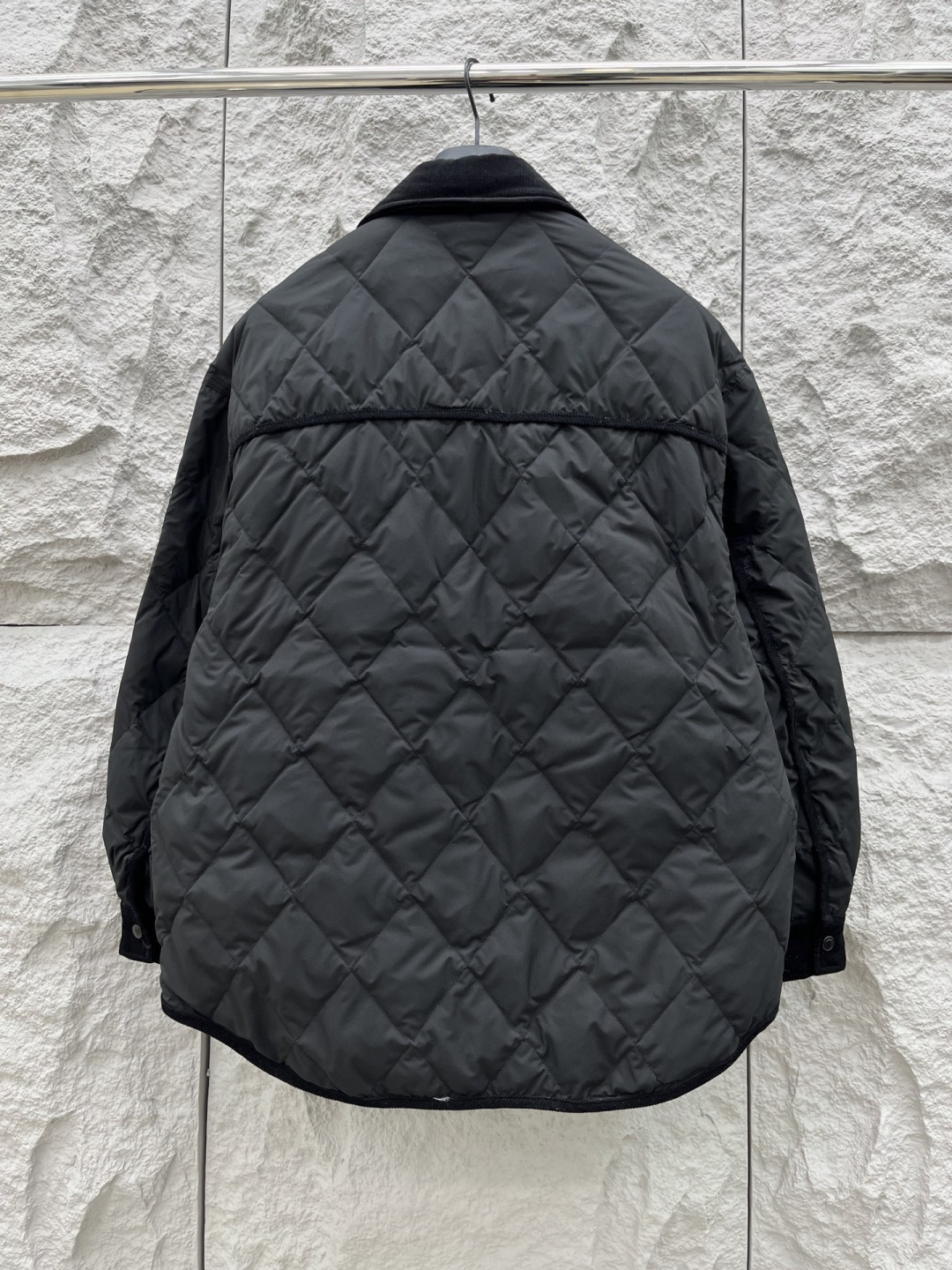 蒙口🔥🔥冬季新款羽绒90白鸭绒外套，品相非常完美，舒适保暖，非常出彩的设计，轻松将时髦感进阶，做工极为考