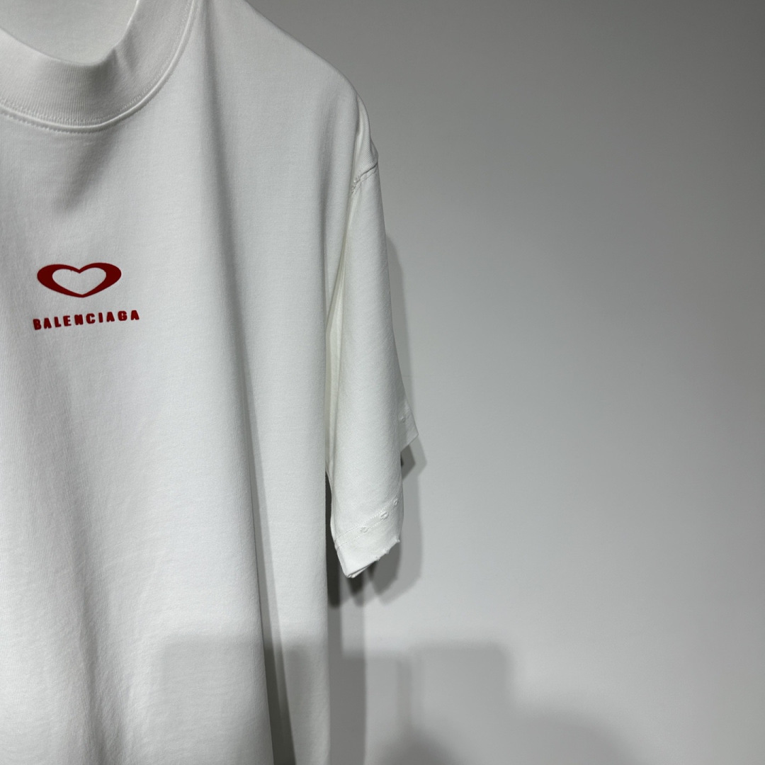 BALENCIAGA巴黎世家时尚休闲圆领短袖T恤！宽松版型纯棉材质！品牌字母logo爱心💗立体胶印工艺！