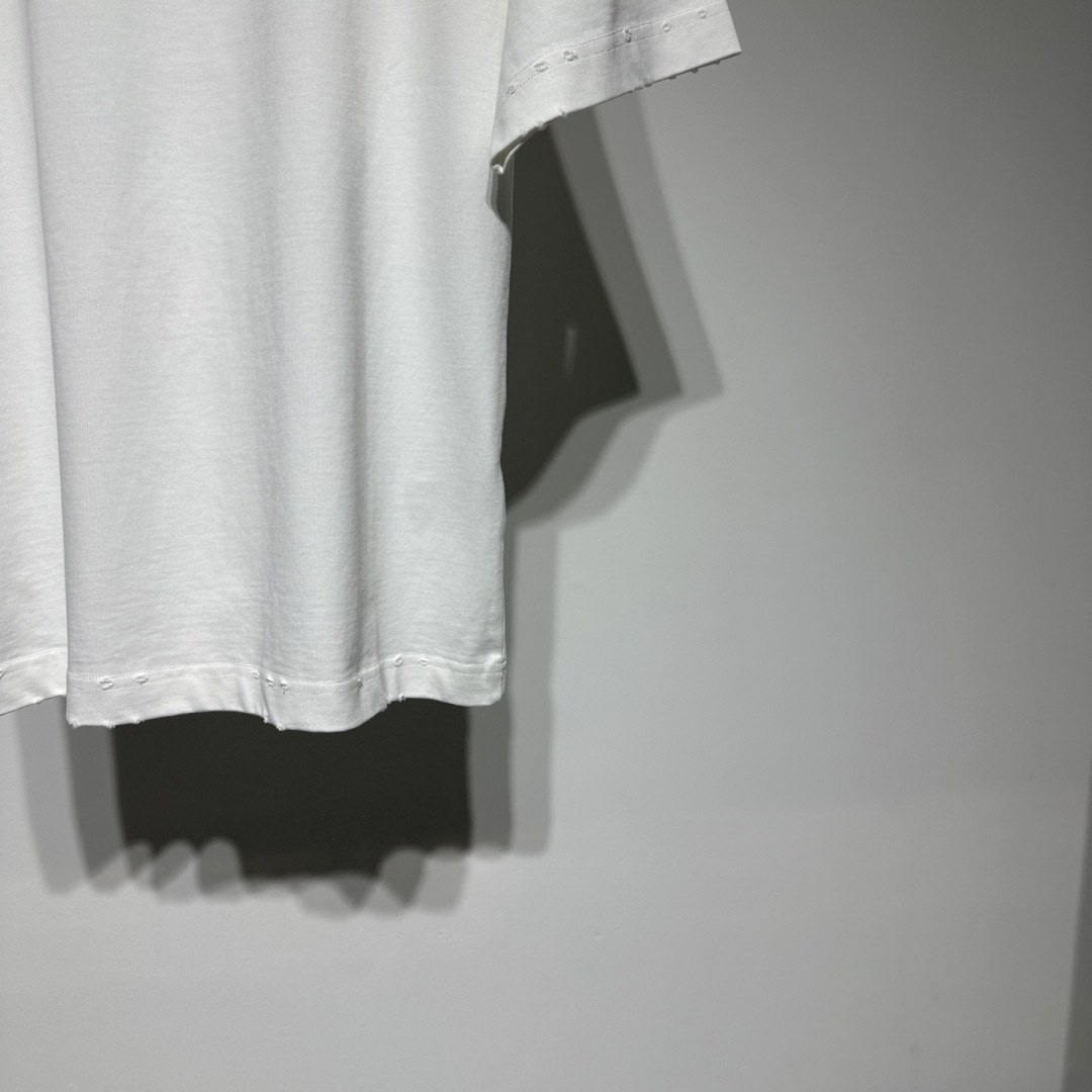 BALENCIAGA巴黎世家时尚休闲圆领短袖T恤！宽松版型纯棉材质！品牌字母logo爱心💗立体胶印工艺！