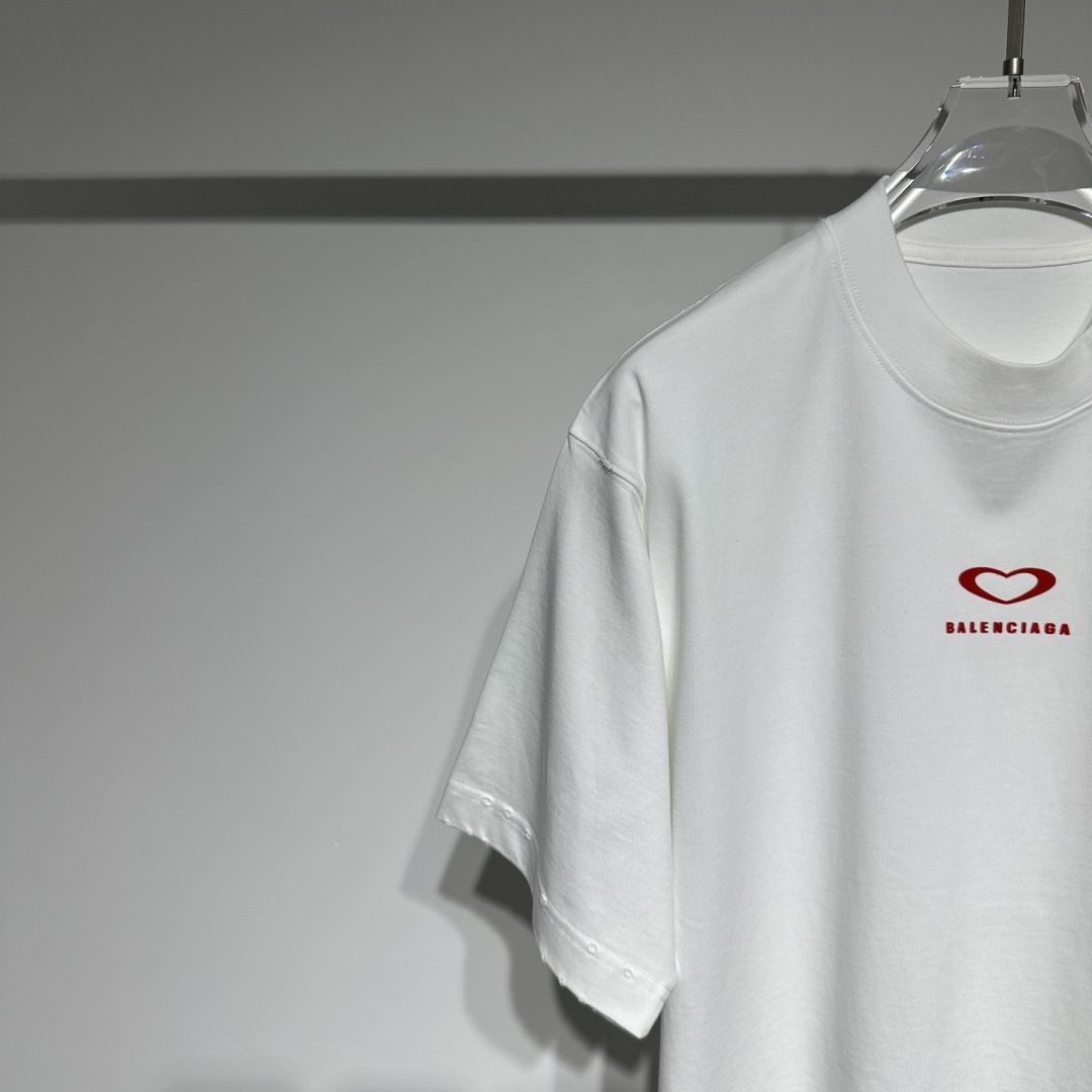 BALENCIAGA巴黎世家时尚休闲圆领短袖T恤！宽松版型纯棉材质！品牌字母logo爱心💗立体胶印工艺！