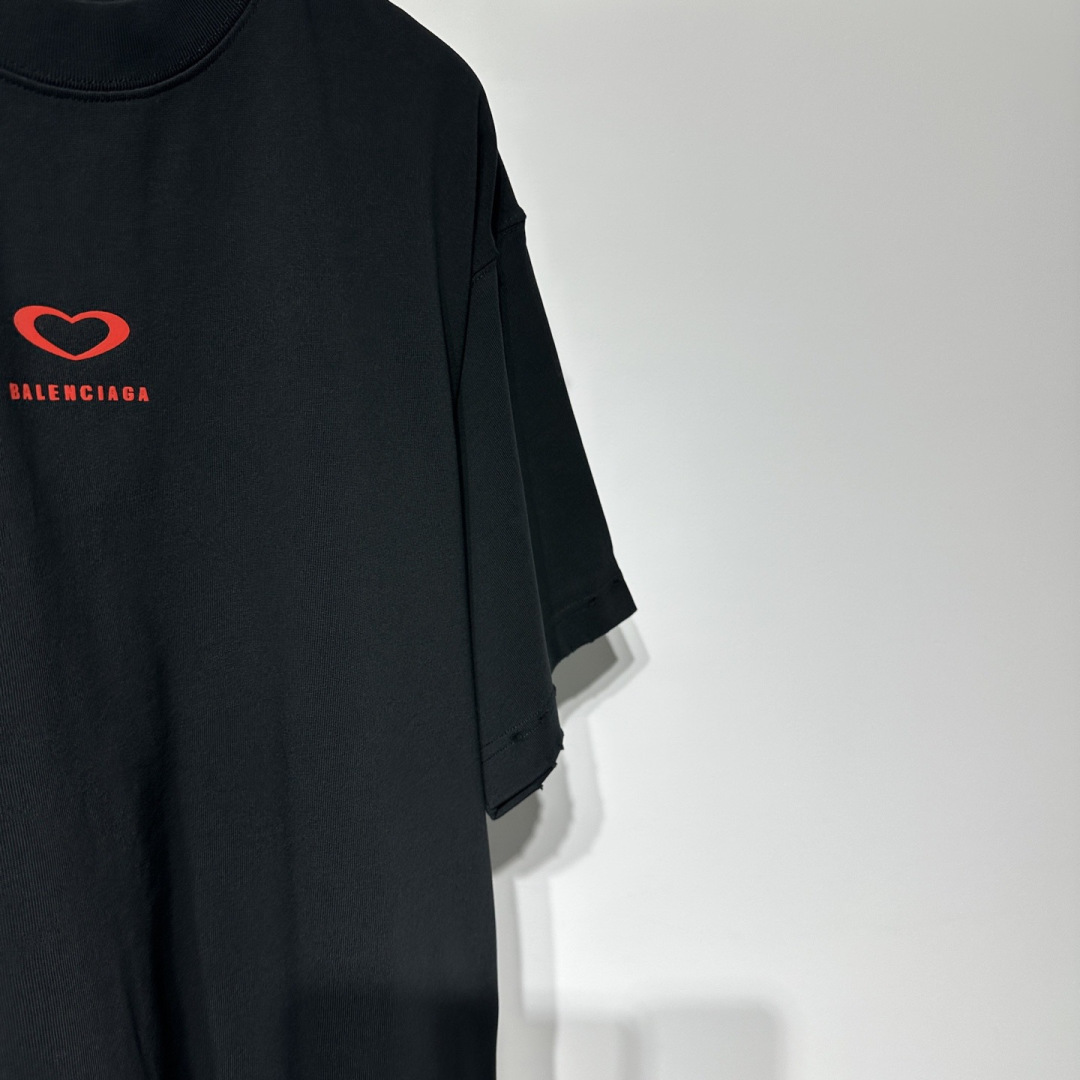 BALENCIAGA巴黎世家时尚休闲圆领短袖T恤！宽松版型纯棉材质！品牌字母logo爱心💗立体胶印工艺！