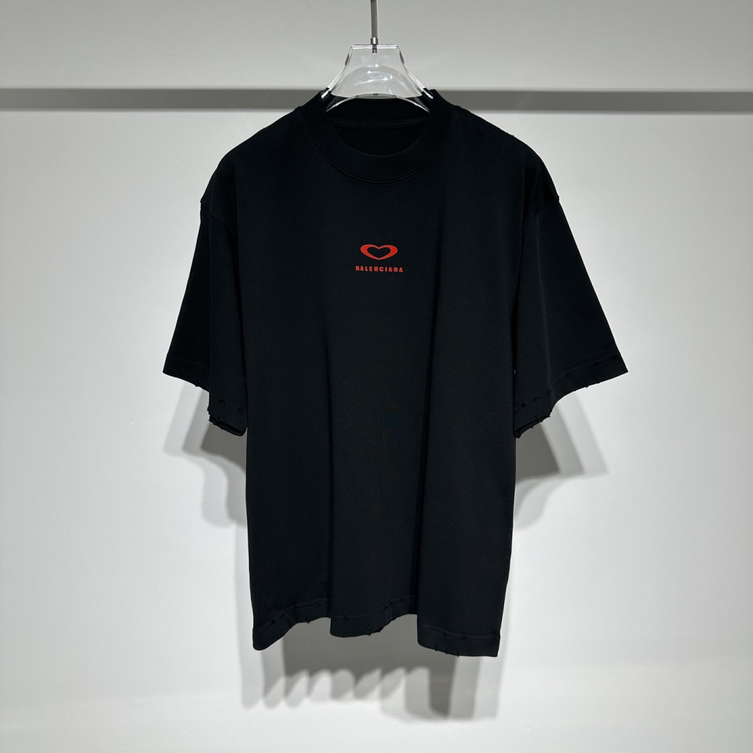 BALENCIAGA巴黎世家时尚休闲圆领短袖T恤！宽松版型纯棉材质！品牌字母logo爱心💗立体胶印工艺！