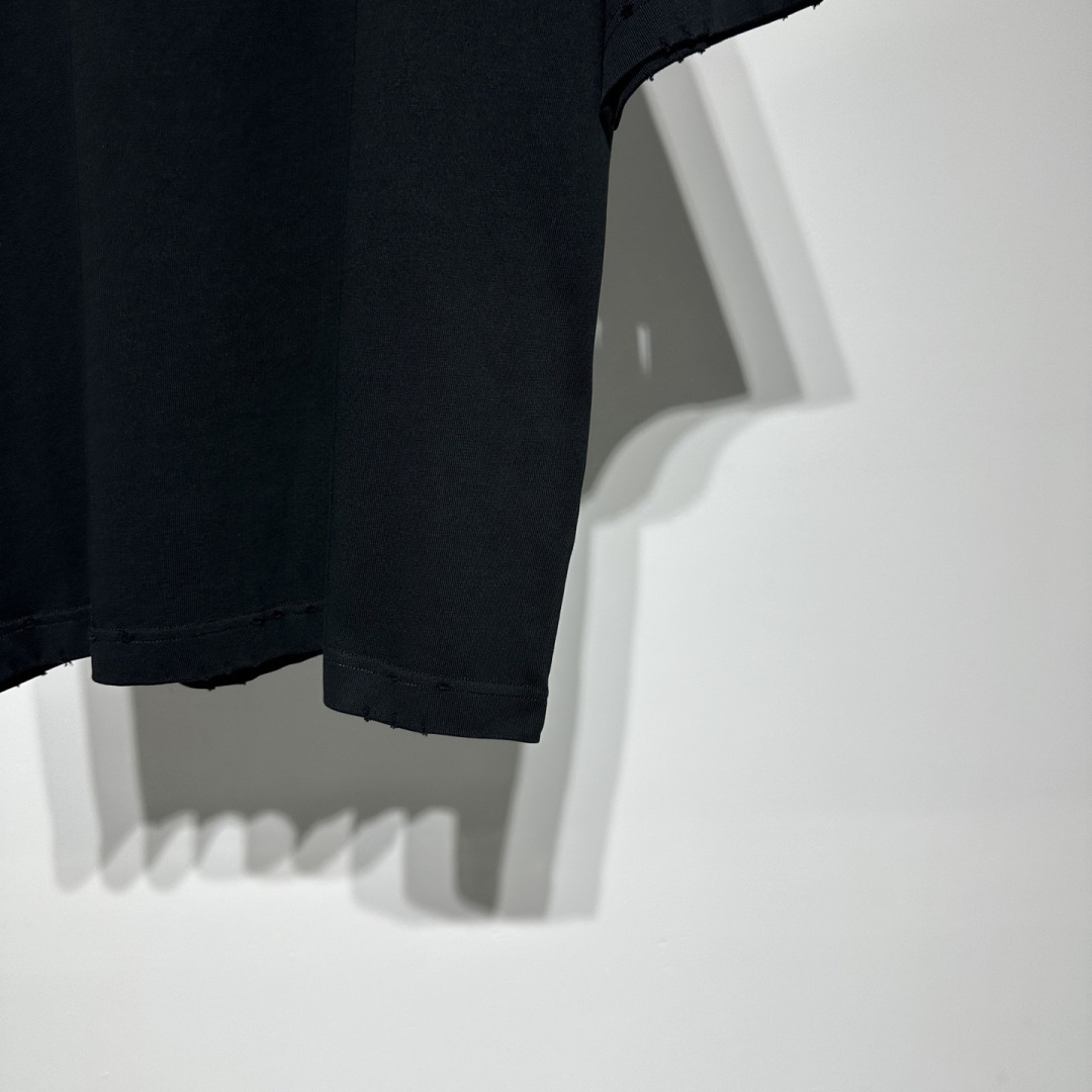 BALENCIAGA巴黎世家时尚休闲圆领短袖T恤！宽松版型纯棉材质！品牌字母logo爱心💗立体胶印工艺！