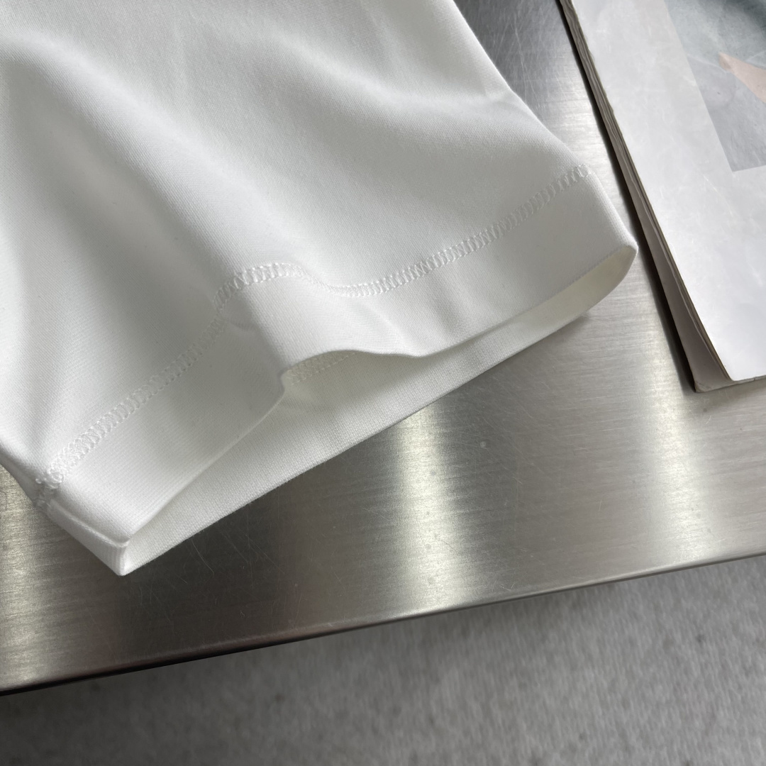 Z ZEGN 2025秋冬款棉莫代尔打底。码数：M-5XL 微阔版型精选棉与莫代尔混纺面料，亲肤柔软，内