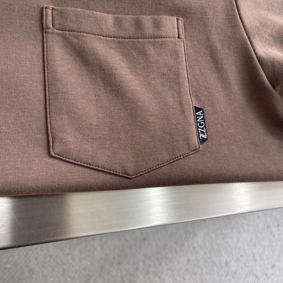 Z ZEGN 2025秋冬款棉莫代尔打底。码数：M-5XL 微阔版型精选棉与莫代尔混纺面料，亲肤柔软，内