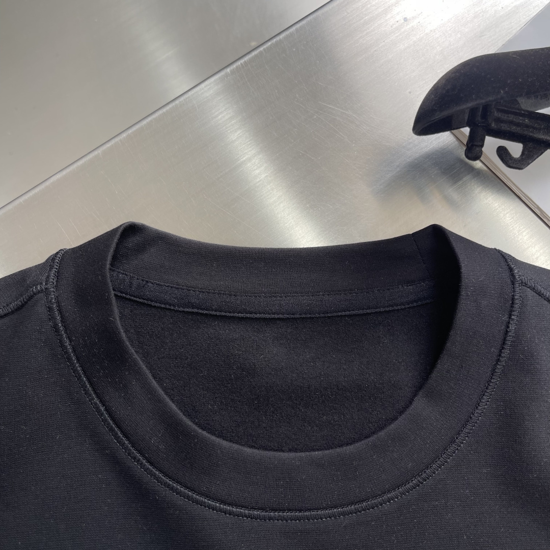 Z ZEGN 2025秋冬款棉莫代尔打底。码数：M-5XL 微阔版型精选棉与莫代尔混纺面料，亲肤柔软，内