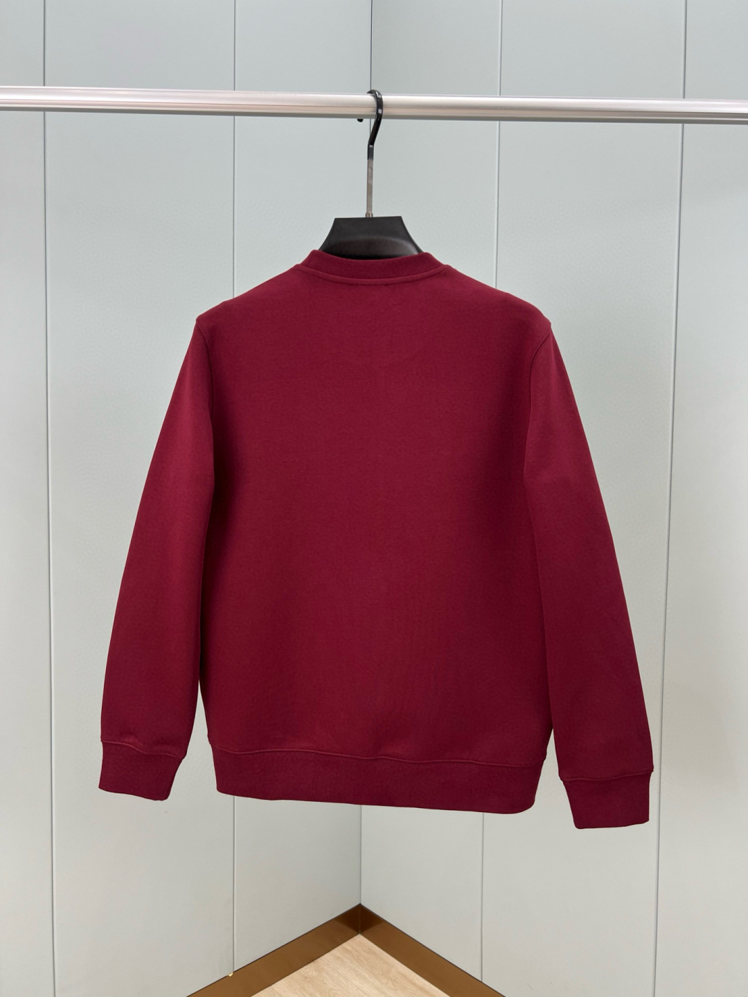 Gucci.古驰 25秋冬新品饰品牌字母GUCCI印花标识针织圆领卫衣，正面字母简约低调演绎品牌元素标识