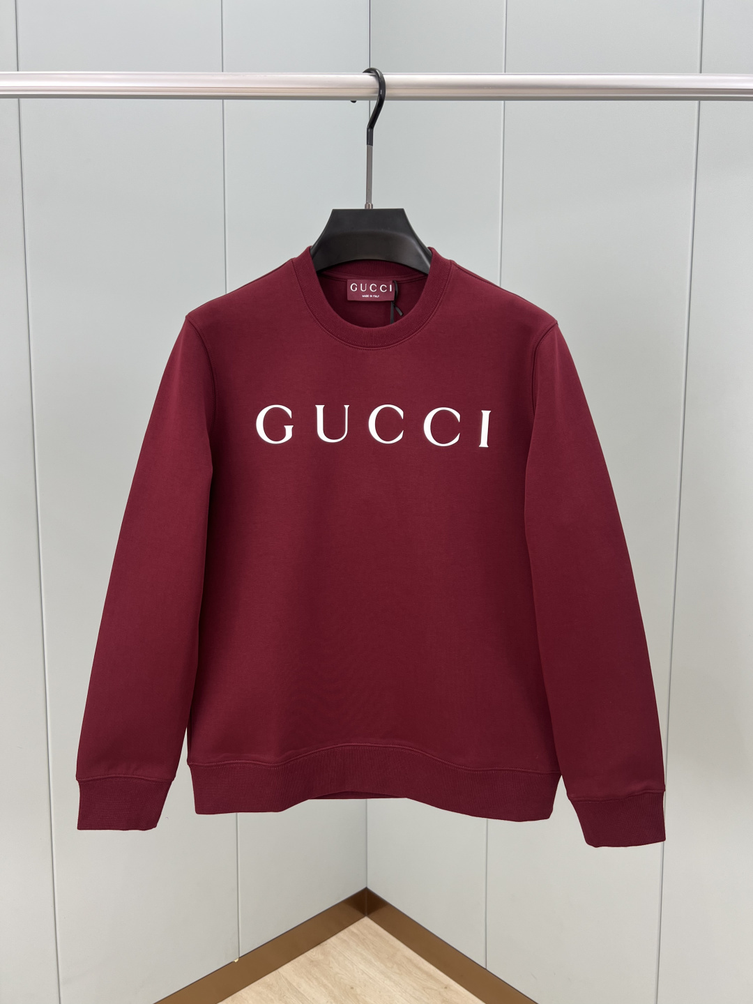 Gucci.古驰 25秋冬新品饰品牌字母GUCCI印花标识针织圆领卫衣，正面字母简约低调演绎品牌元素标识