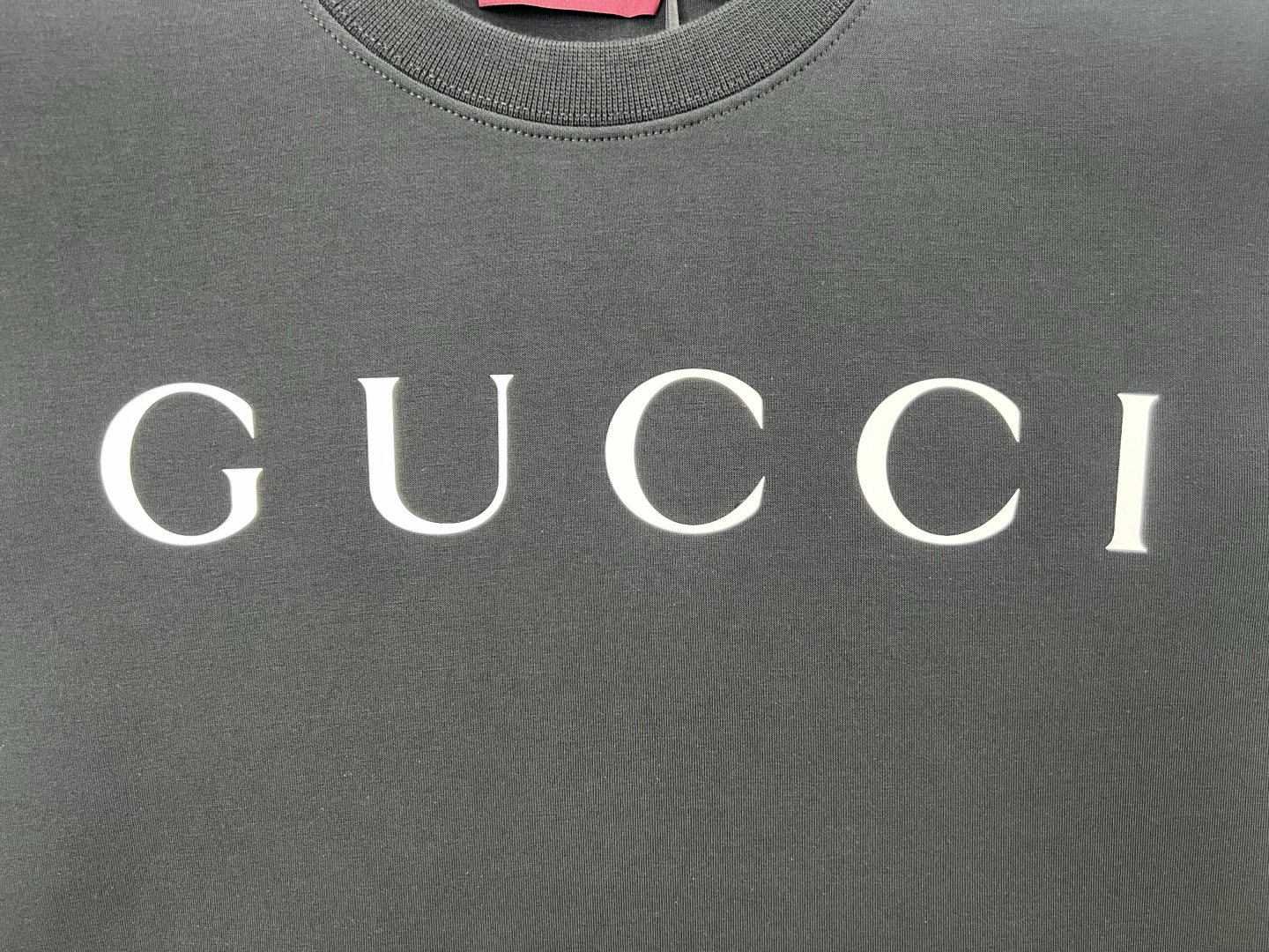 Gucci.古驰 25秋冬新品饰品牌字母GUCCI印花标识针织圆领卫衣，正面字母简约低调演绎品牌元素标识