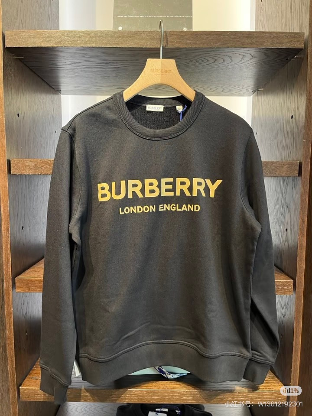 Burberry.巴宝莉 秋冬品牌经典立体字母标识针织圆领卫衣，正面胸前伦敦限定标志性的Burberry