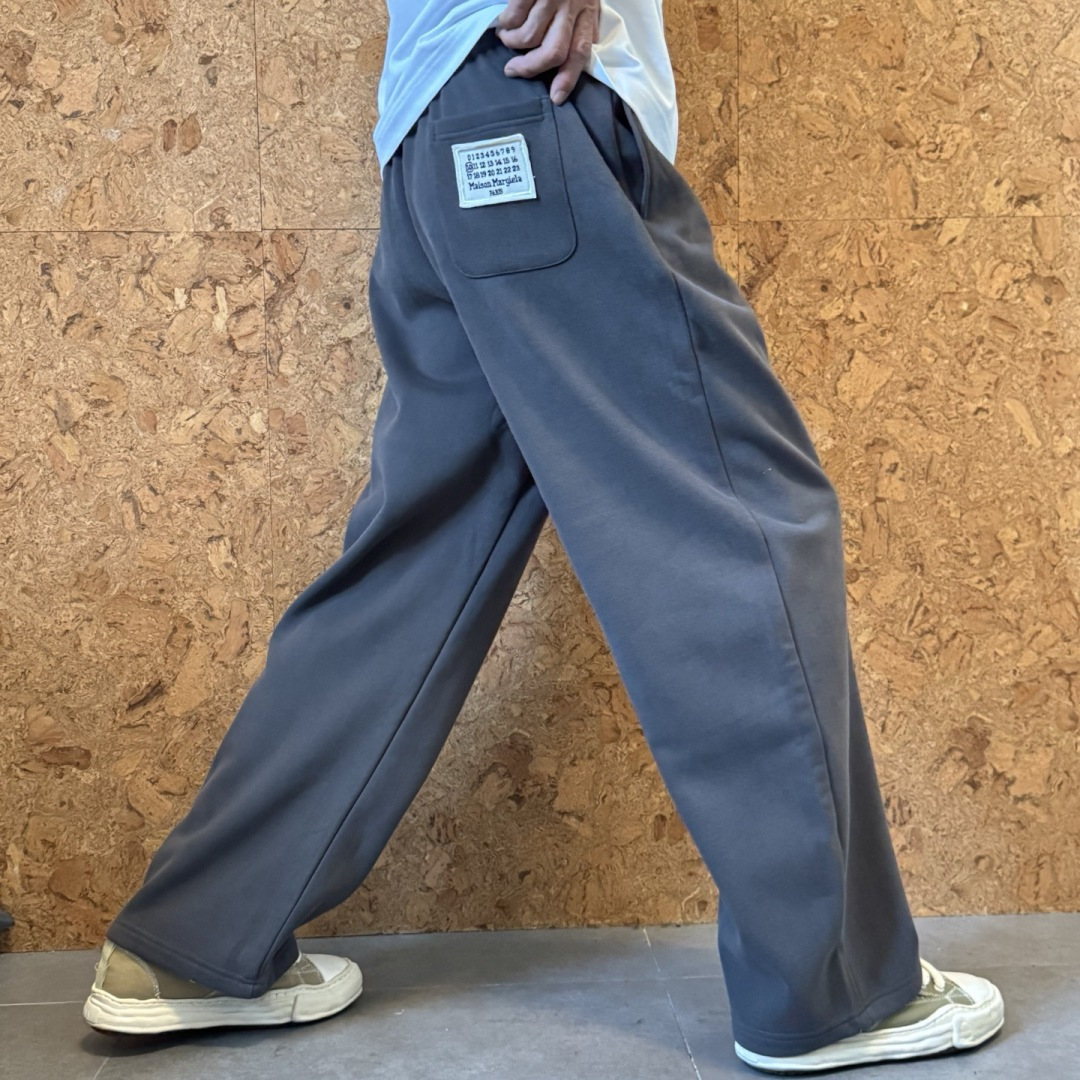 MM6🌟秋冬新款休闲裤🆕采用优质面料，具有质感，松紧腰带设计，超级时尚洋气！码数：M-3XL 男女同款