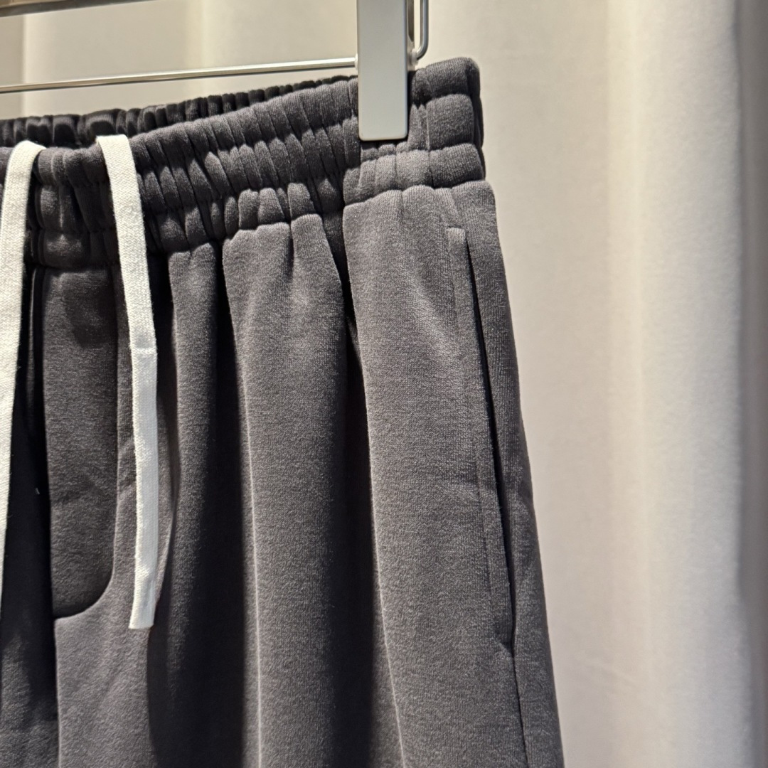 MM6🌟秋冬新款休闲裤🆕采用优质面料，具有质感，松紧腰带设计，超级时尚洋气！码数：M-3XL 男女同款