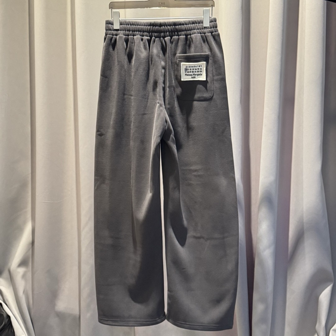 MM6🌟秋冬新款休闲裤🆕采用优质面料，具有质感，松紧腰带设计，超级时尚洋气！码数：M-3XL 男女同款