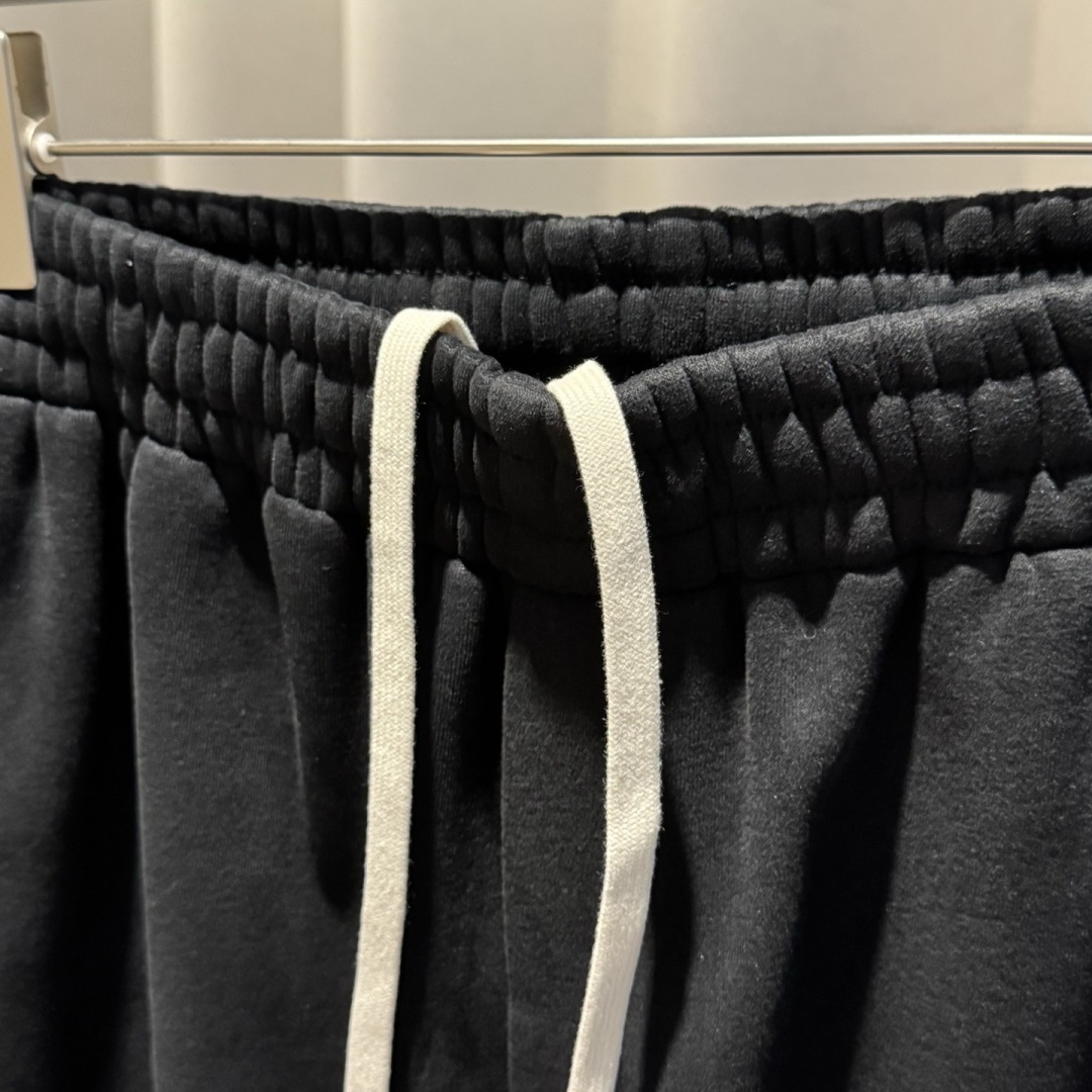 MM6🌟秋冬新款休闲裤🆕采用优质面料，具有质感，松紧腰带设计，超级时尚洋气！码数：M-3XL 男女同款