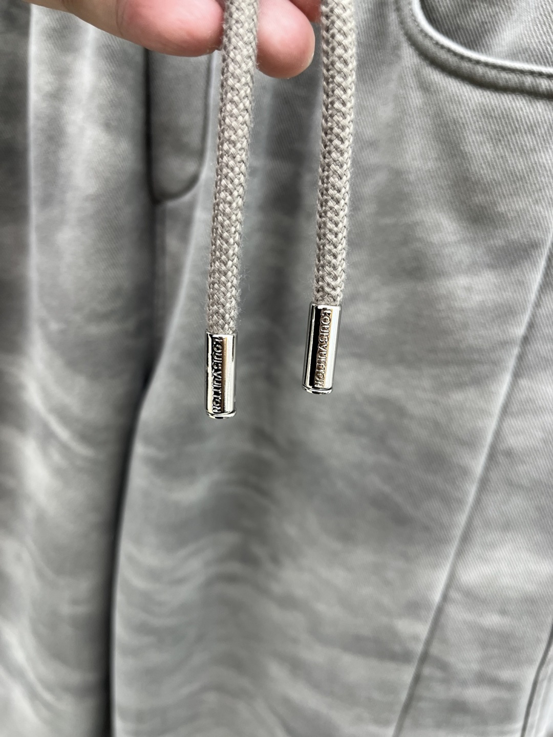 驴家🔥🔥休闲直筒加绒长裤，采用优质棉质材质，挺括有型，整体水洗效果上身足够吸睛且回头率爆棚！休闲直筒裤装