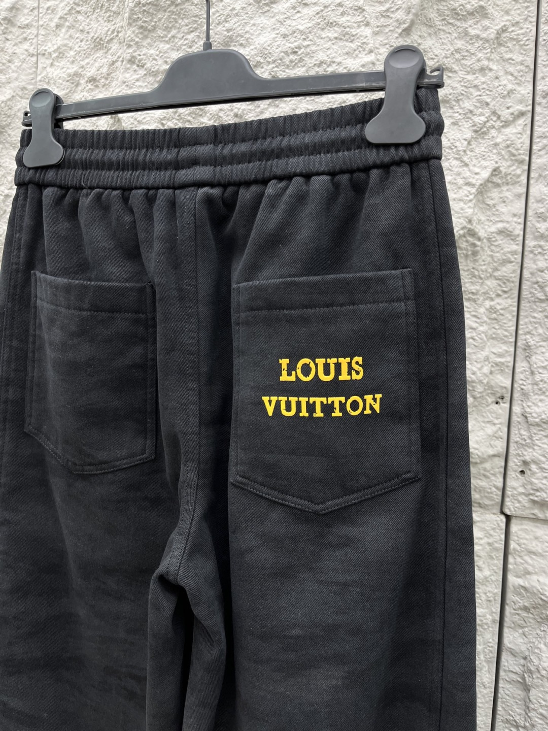 驴家🔥🔥休闲直筒加绒长裤，采用优质棉质材质，挺括有型，整体水洗效果上身足够吸睛且回头率爆棚！休闲直筒裤装