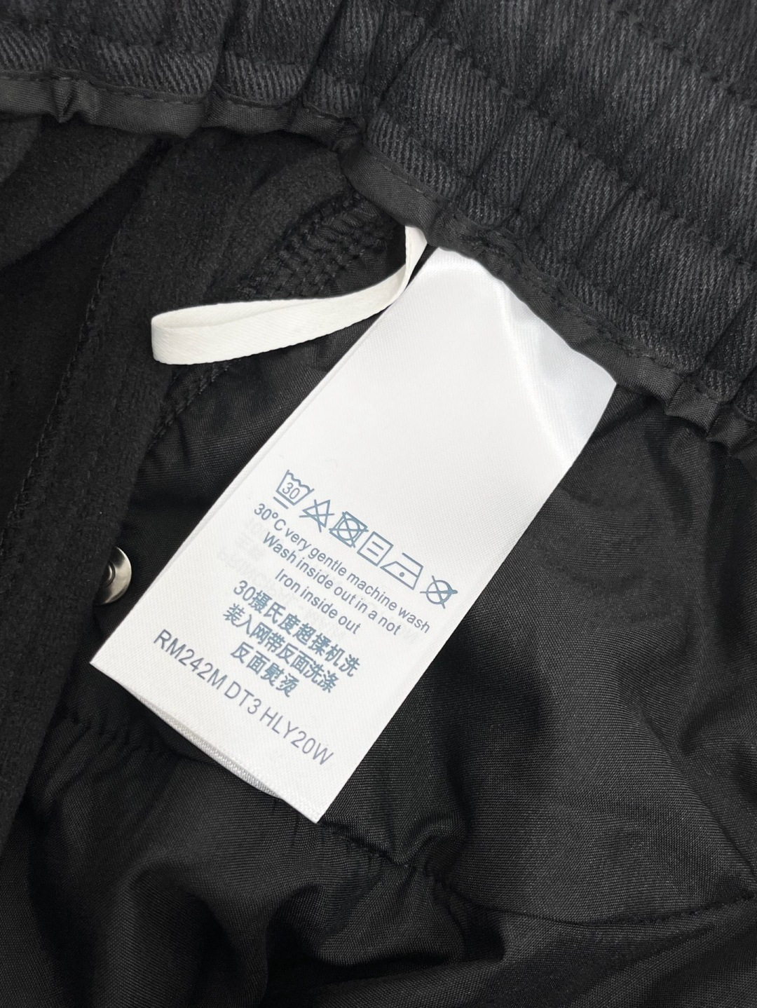 驴家🔥🔥休闲直筒加绒长裤，采用优质棉质材质，挺括有型，整体水洗效果上身足够吸睛且回头率爆棚！休闲直筒裤装