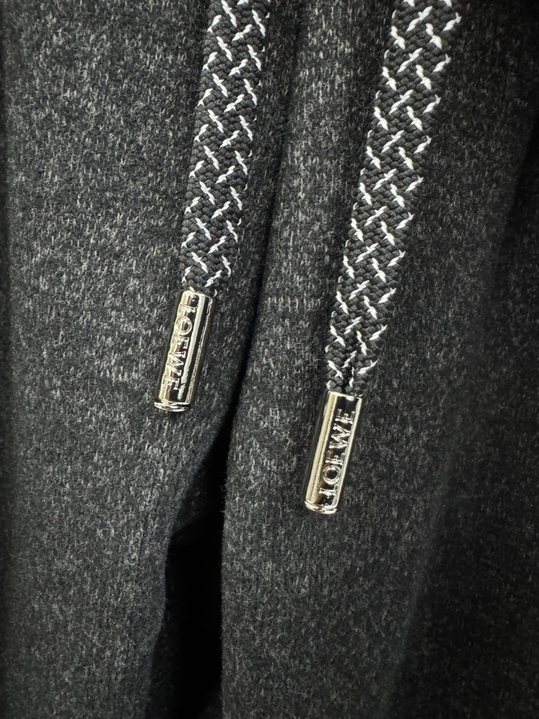 25秋冬新款LOE皮革标识双面绒休闲长裤，男士复古宽松加绒保暖休闲裤。顶级特殊渠道订单，领先各大买手店发