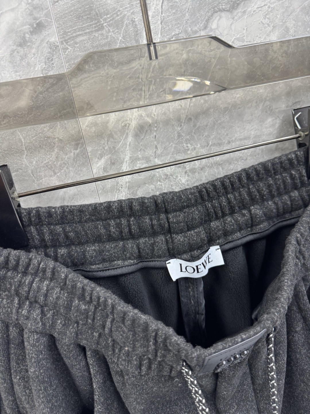 25秋冬新款LOE皮革标识双面绒休闲长裤，男士复古宽松加绒保暖休闲裤。顶级特殊渠道订单，领先各大买手店发