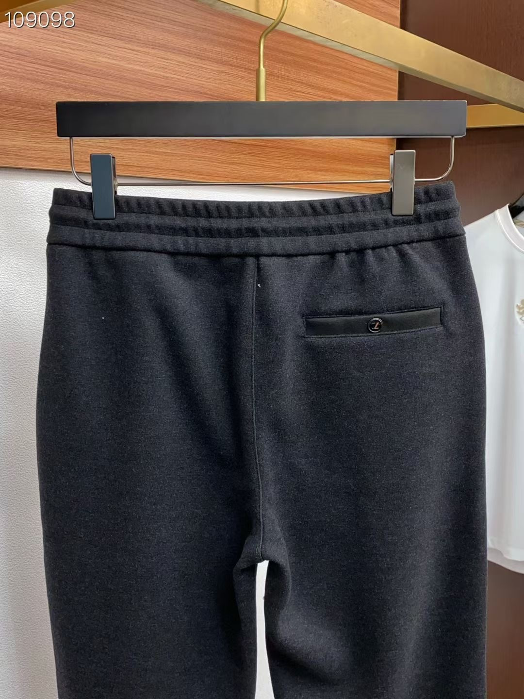 杰尼亚 𝟐𝟎𝟐𝟓秋冬上新高订轻奢休闲裤 现货供应 天丝+桑蚕丝+羊毛面料 抗皱免烫 舒适0压感 贴肤穿着