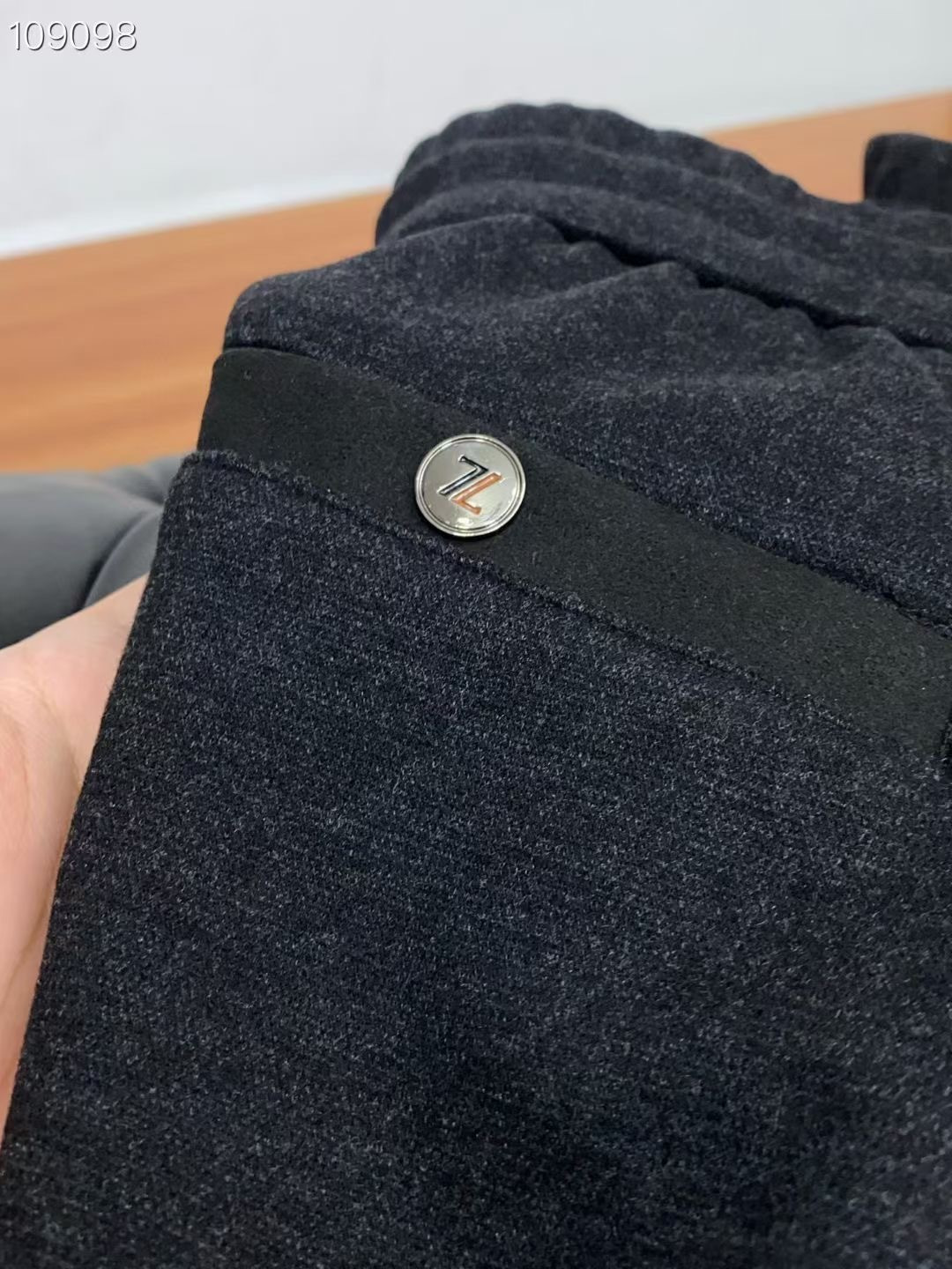 杰尼亚 𝟐𝟎𝟐𝟓秋冬上新高订轻奢休闲裤 现货供应 天丝+桑蚕丝+羊毛面料 抗皱免烫 舒适0压感 贴肤穿着