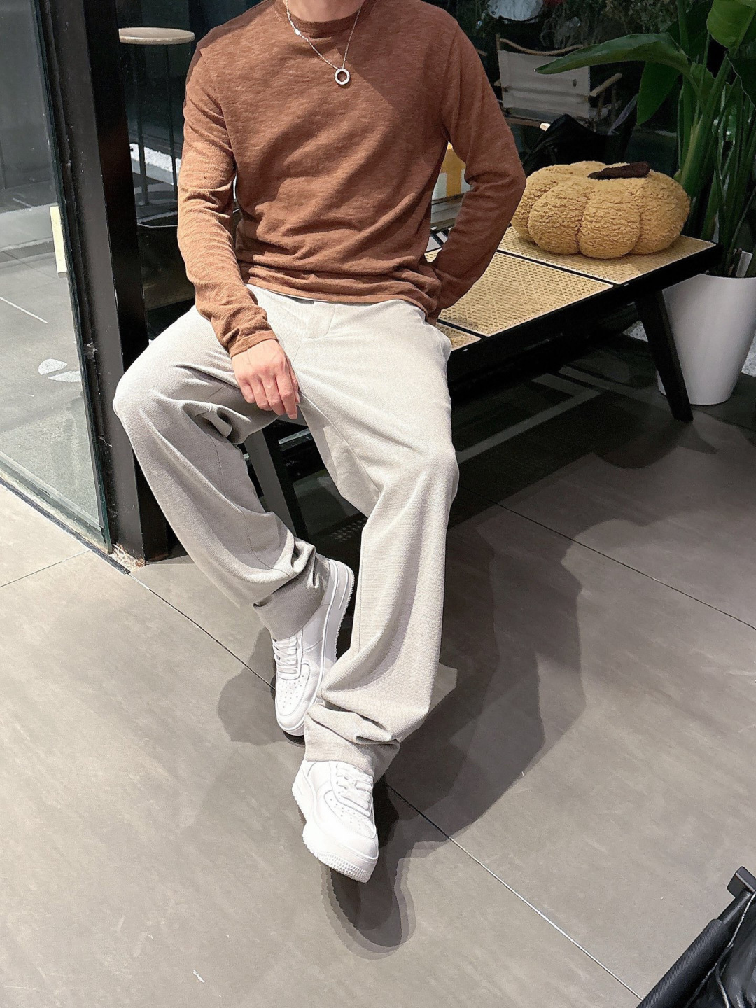 2025 秋冬新品 1:颜色：深灰色 米杏色2:尺码：M-3XL3:版型：宽松直筒裤 4:成份：67%聚