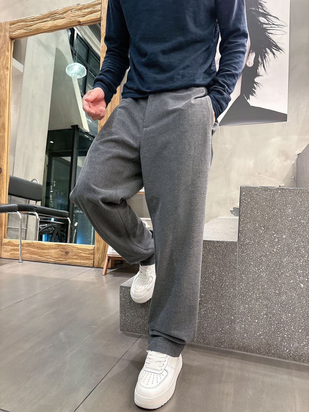 2025 秋冬新品 1:颜色：深灰色 米杏色2:尺码：M-3XL3:版型：宽松直筒裤 4:成份：67%聚