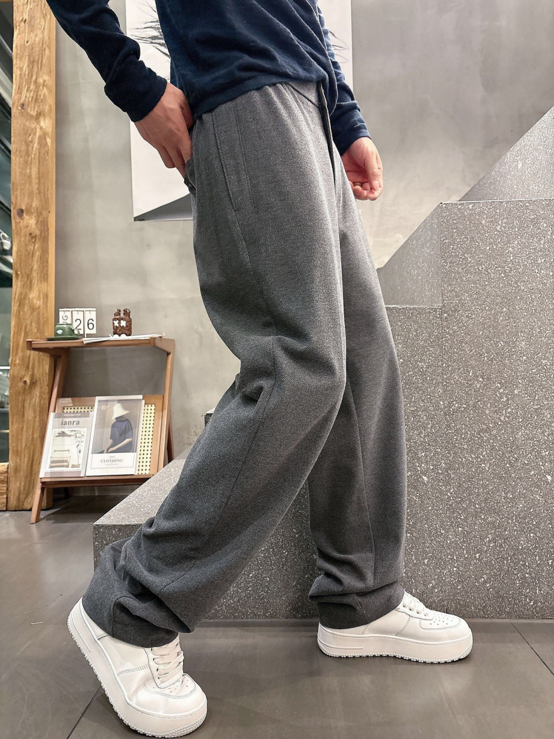 2025 秋冬新品 1:颜色：深灰色 米杏色2:尺码：M-3XL3:版型：宽松直筒裤 4:成份：67%聚