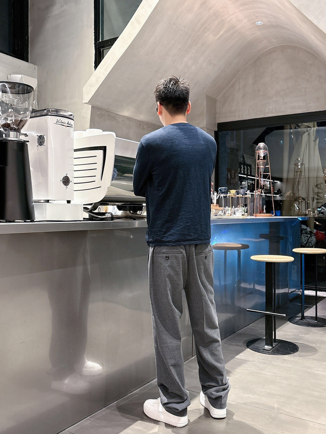 2025 秋冬新品 1:颜色：深灰色 米杏色2:尺码：M-3XL3:版型：宽松直筒裤 4:成份：67%聚