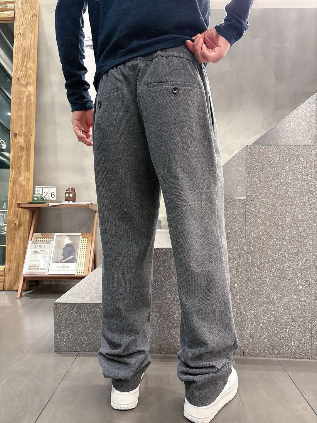 2025 秋冬新品 1:颜色：深灰色 米杏色2:尺码：M-3XL3:版型：宽松直筒裤 4:成份：67%聚