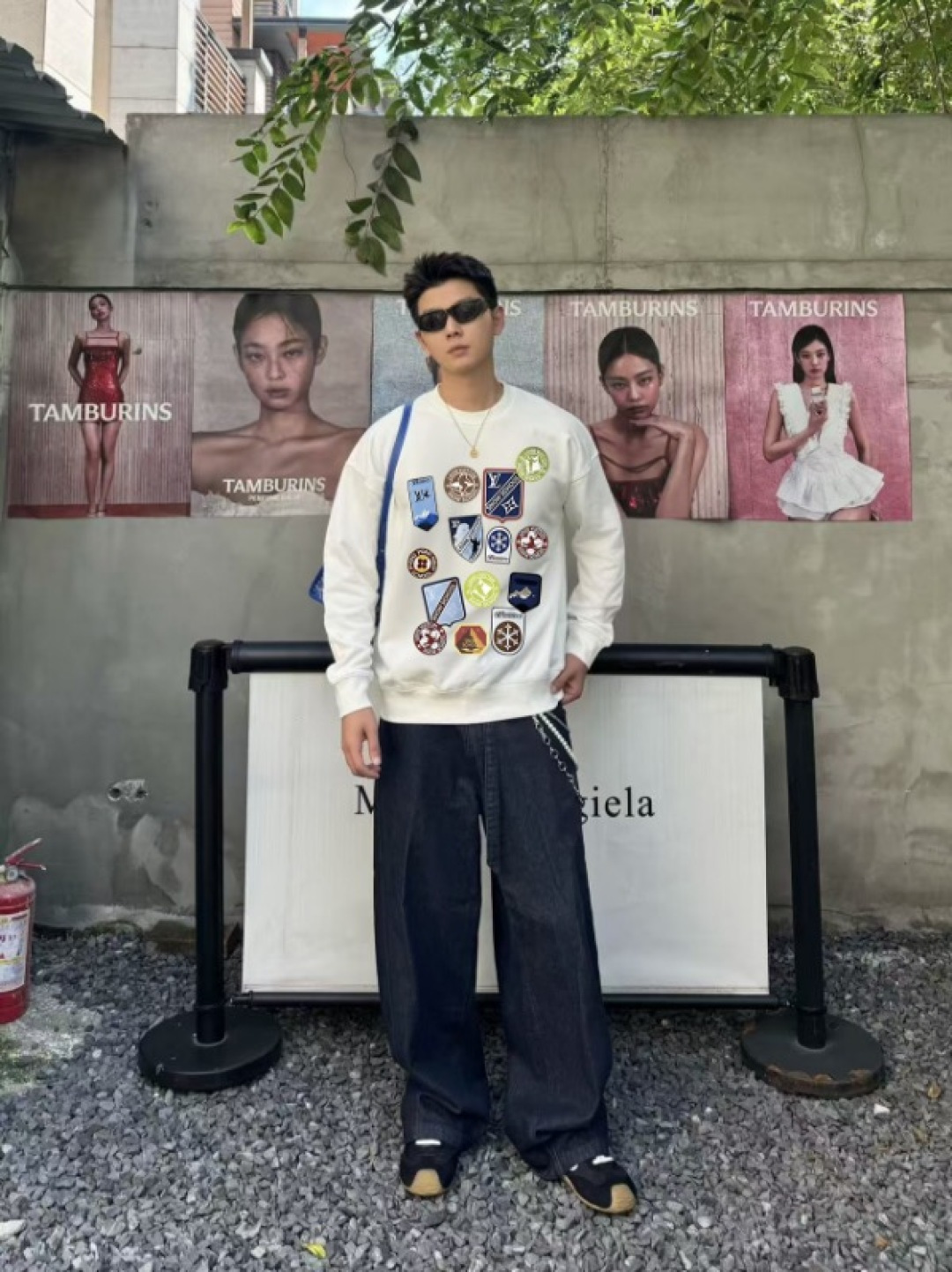 1V*2025冬季新款 个性字母logo印花 定制面料400g 圆领卫衣 男女同款尺码：S M L XL