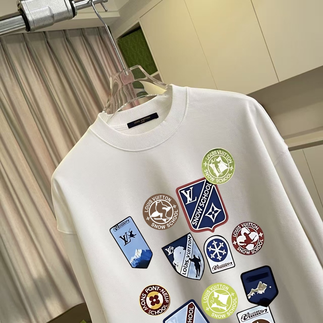 1V*2025冬季新款 个性字母logo印花 定制面料400g 圆领卫衣 男女同款尺码：S M L XL