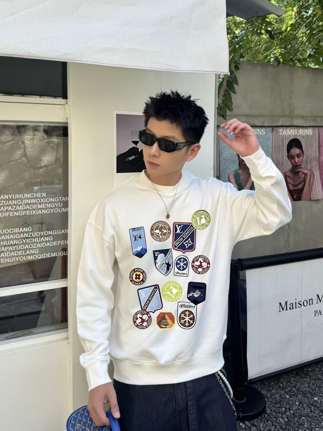 1V*2025冬季新款 个性字母logo印花 定制面料400g 圆领卫衣 男女同款尺码：S M L XL