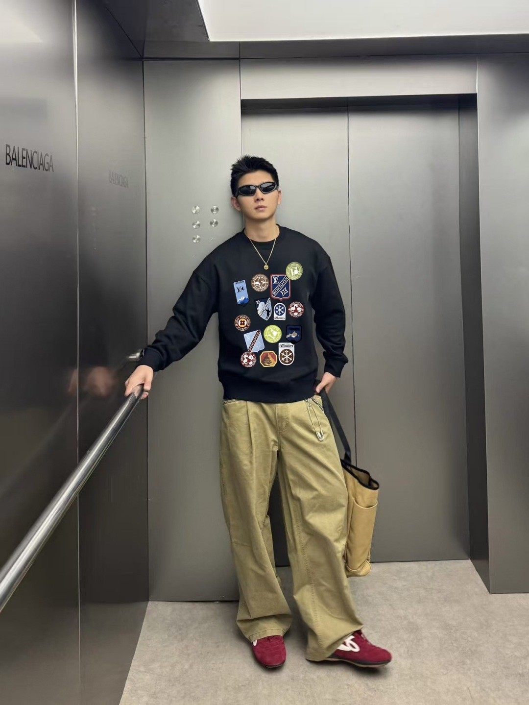 1V*2025冬季新款 个性字母logo印花 定制面料400g 圆领卫衣 男女同款尺码：S M L XL