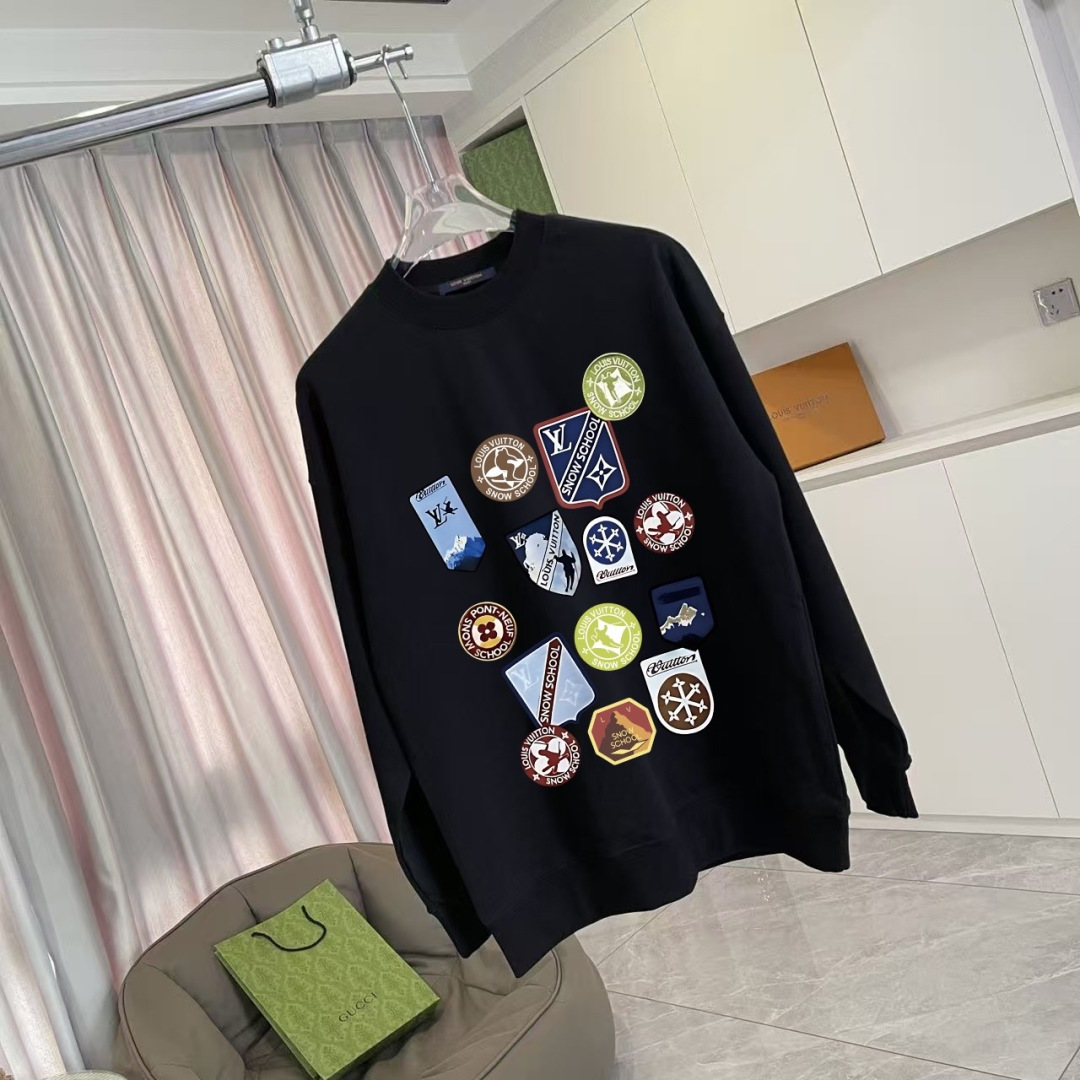 1V*2025冬季新款 个性字母logo印花 定制面料400g 圆领卫衣 男女同款尺码：S M L XL