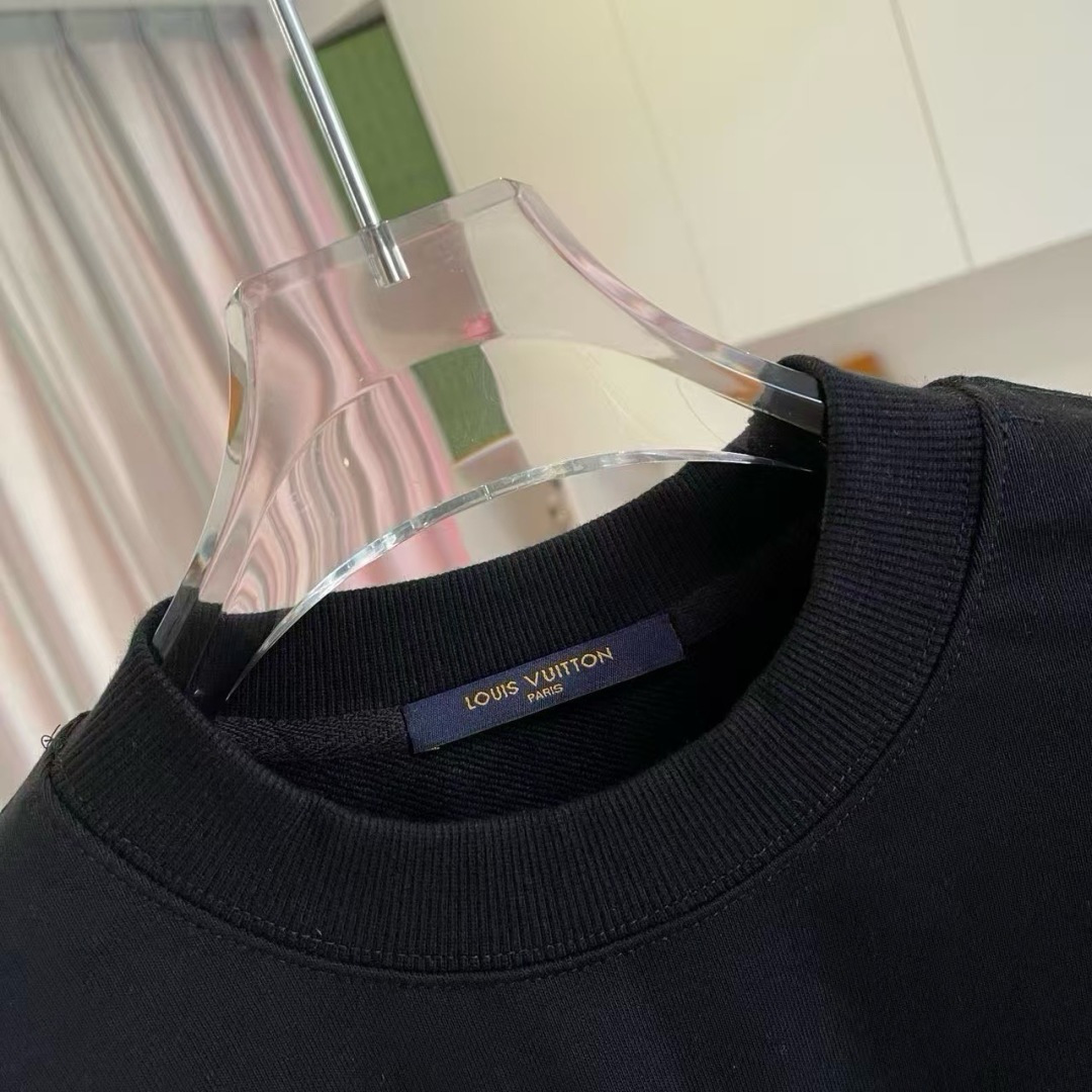 1V*2025冬季新款 个性字母logo印花 定制面料400g 圆领卫衣 男女同款尺码：S M L XL