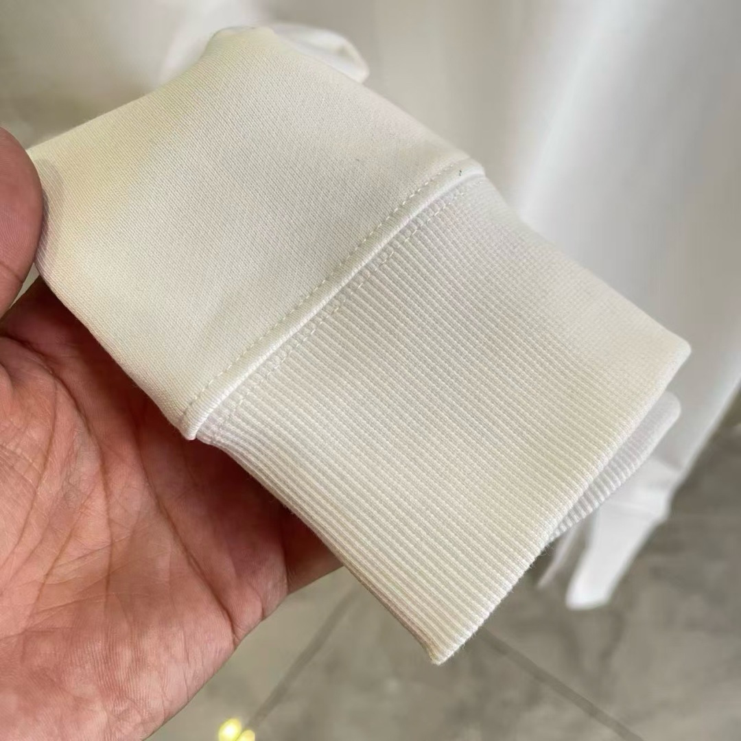 1V*2025冬季新款 个性字母logo印花 定制面料400g 圆领卫衣 男女同款尺码：S M L XL