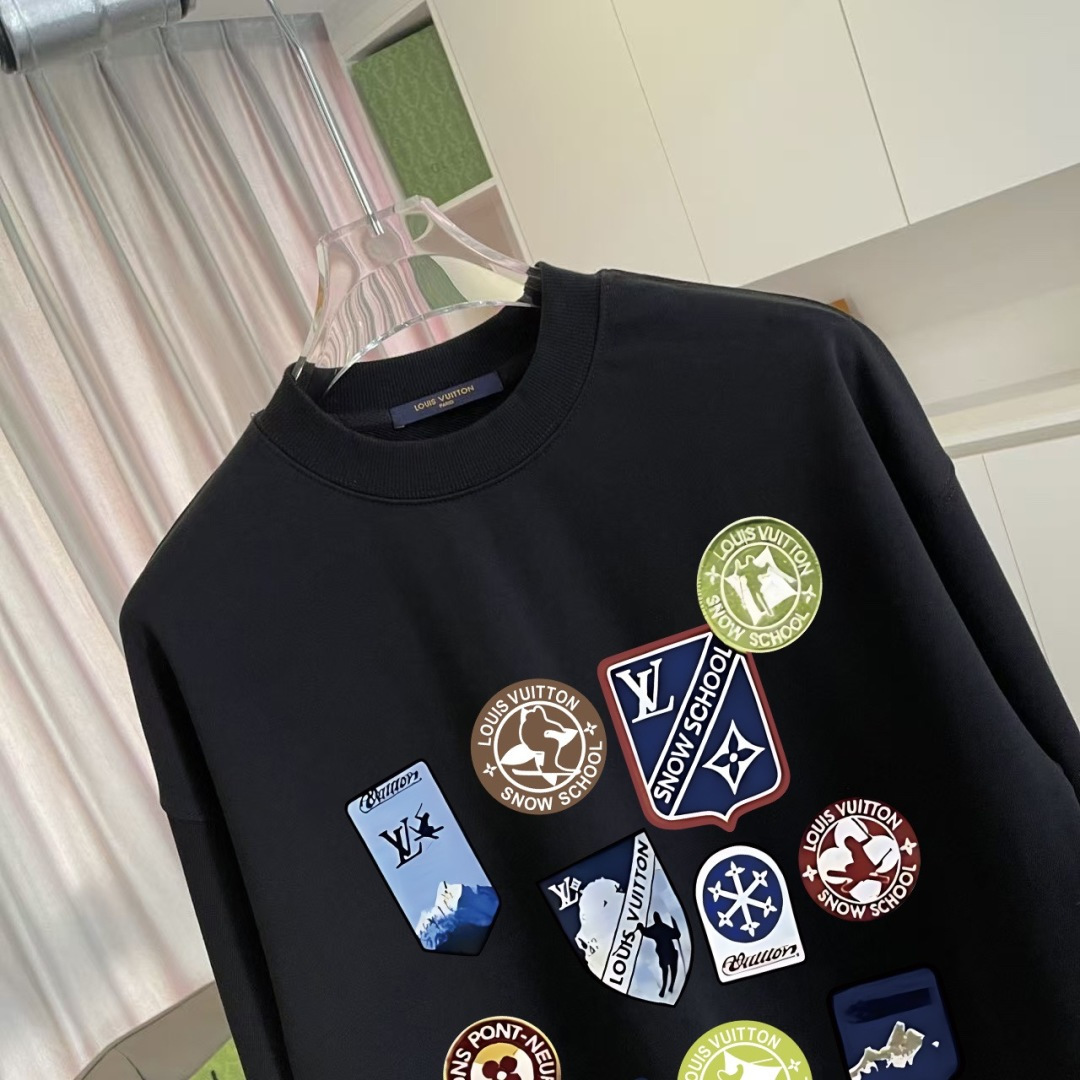 1V*2025冬季新款 个性字母logo印花 定制面料400g 圆领卫衣 男女同款尺码：S M L XL