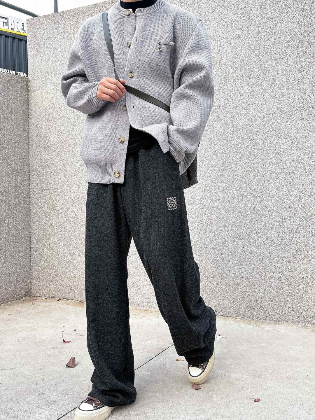 克罗心新款毛衫毛衣，上身宽松纱线采用细针织法，上身舒适，不挑身材 男女同款，秋冬毛衣，是今年最好看的情侣