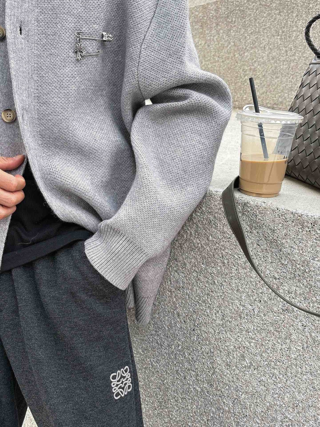 克罗心新款毛衫毛衣，上身宽松纱线采用细针织法，上身舒适，不挑身材 男女同款，秋冬毛衣，是今年最好看的情侣