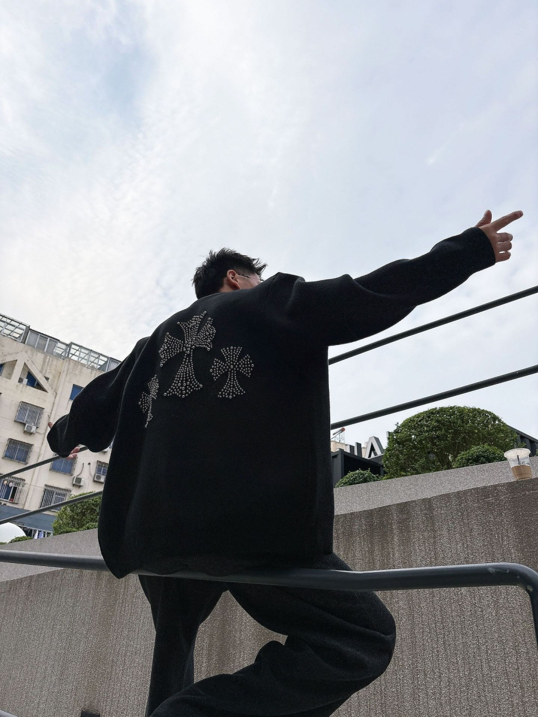 克罗心新款毛衫毛衣，上身宽松纱线采用细针织法，上身舒适，不挑身材 男女同款，秋冬毛衣，是今年最好看的情侣