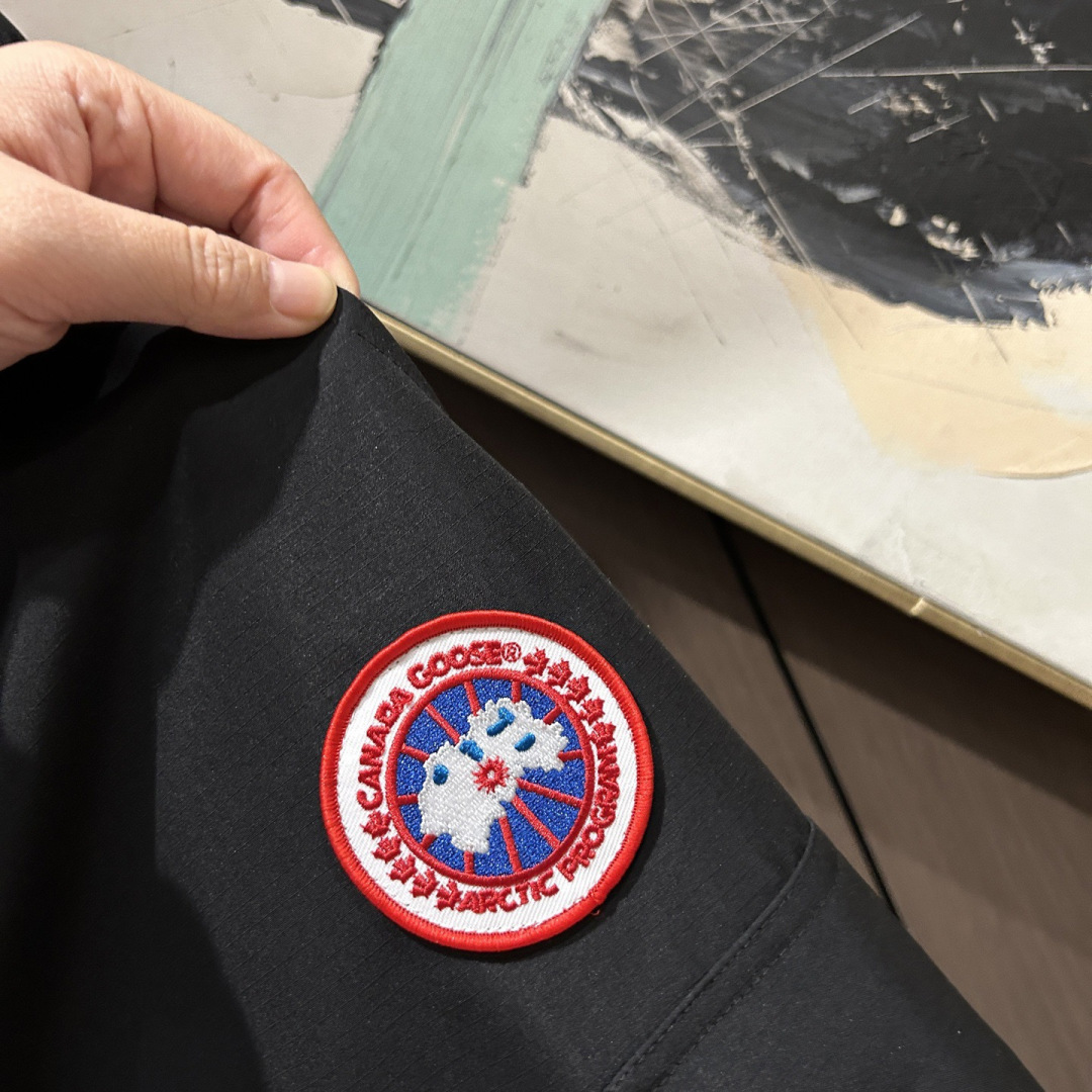 秋冬新款经典羽绒裤，每一处平均充绒，含90%鸭绒。🔥高档刺绣工艺🔥D内衬双层高密度面料完全不跑毛，也不会