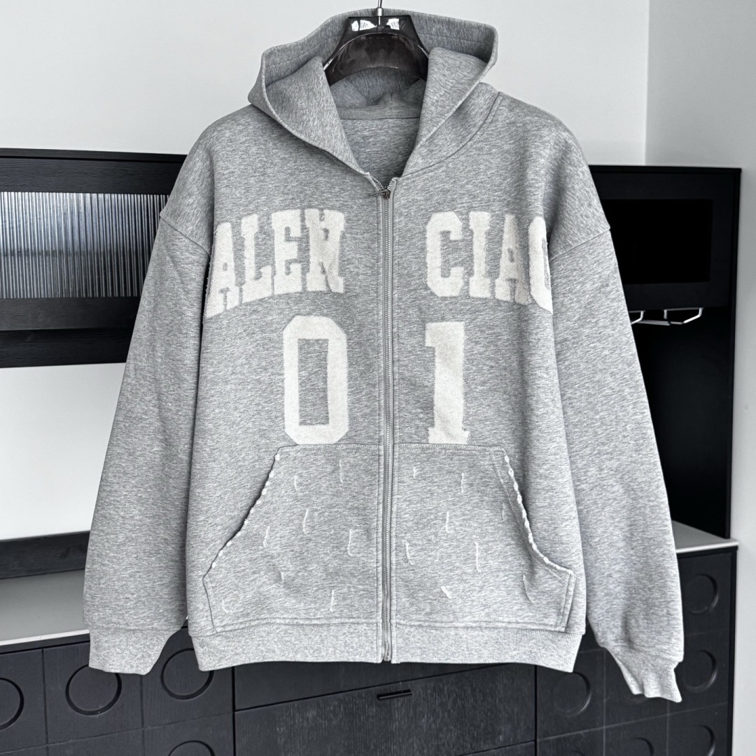 新款🆕巴黎，秋冬新款外套，秋季新款，上身效果帅气十足，男女同款，潮人必备。码数：S-XL