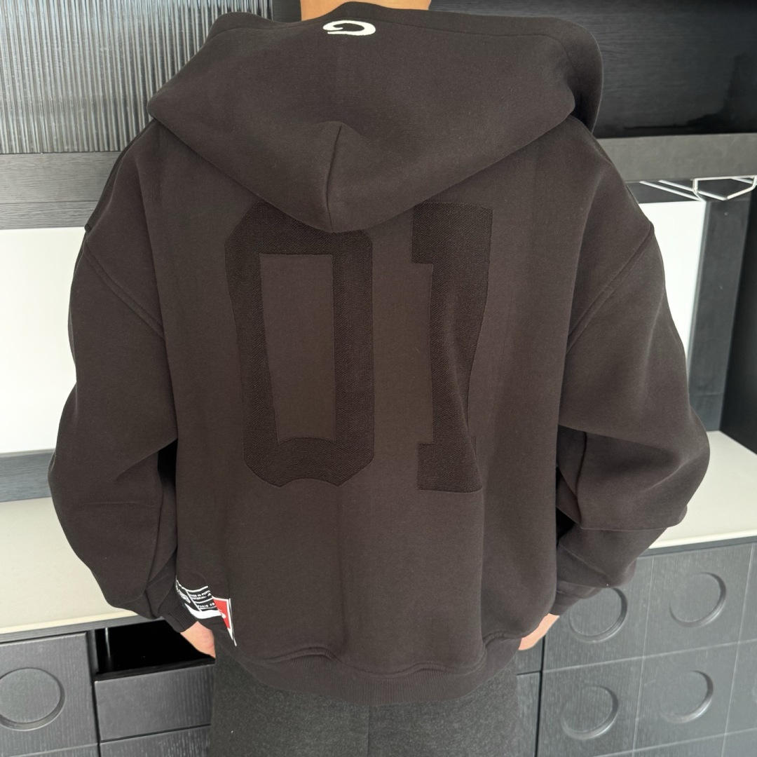 新款🆕巴黎，秋冬新款外套，秋季新款，上身效果帅气十足，男女同款，潮人必备。码数：S-XL