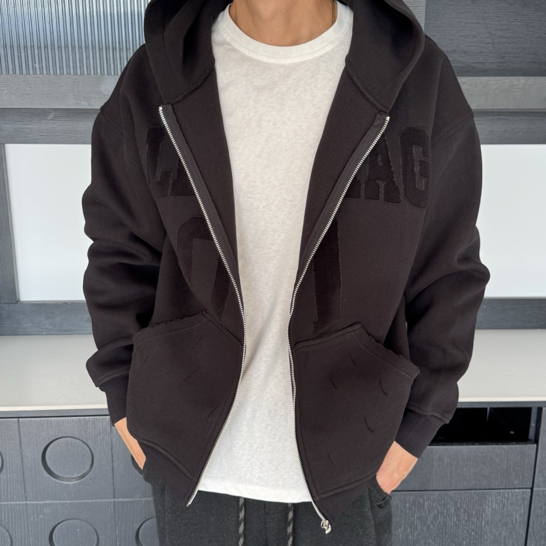 新款🆕巴黎，秋冬新款外套，秋季新款，上身效果帅气十足，男女同款，潮人必备。码数：S-XL