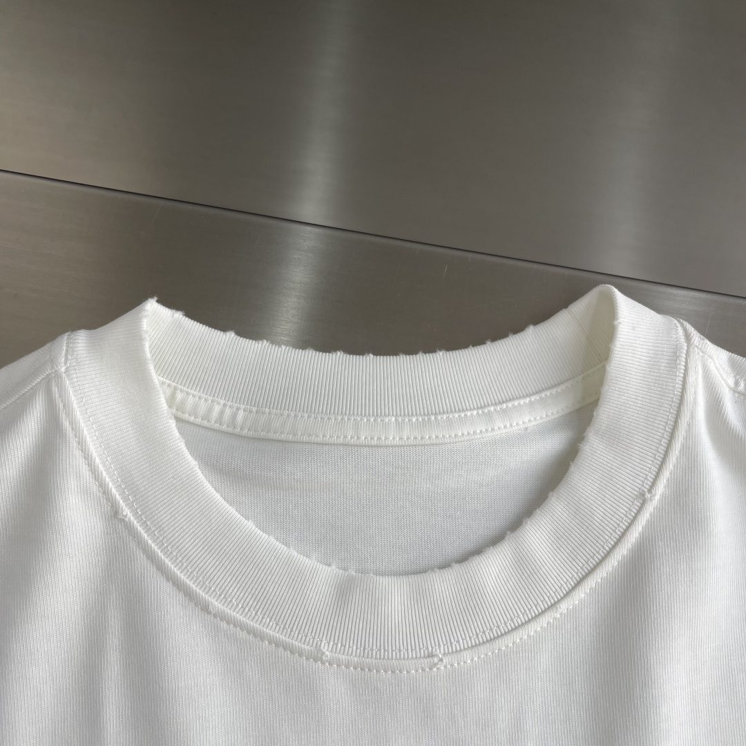 Balenciag 2025秋冬新款 320克洗水磨破圆领短袖tee 实物很棒男女同款 宽松版 尺码：X