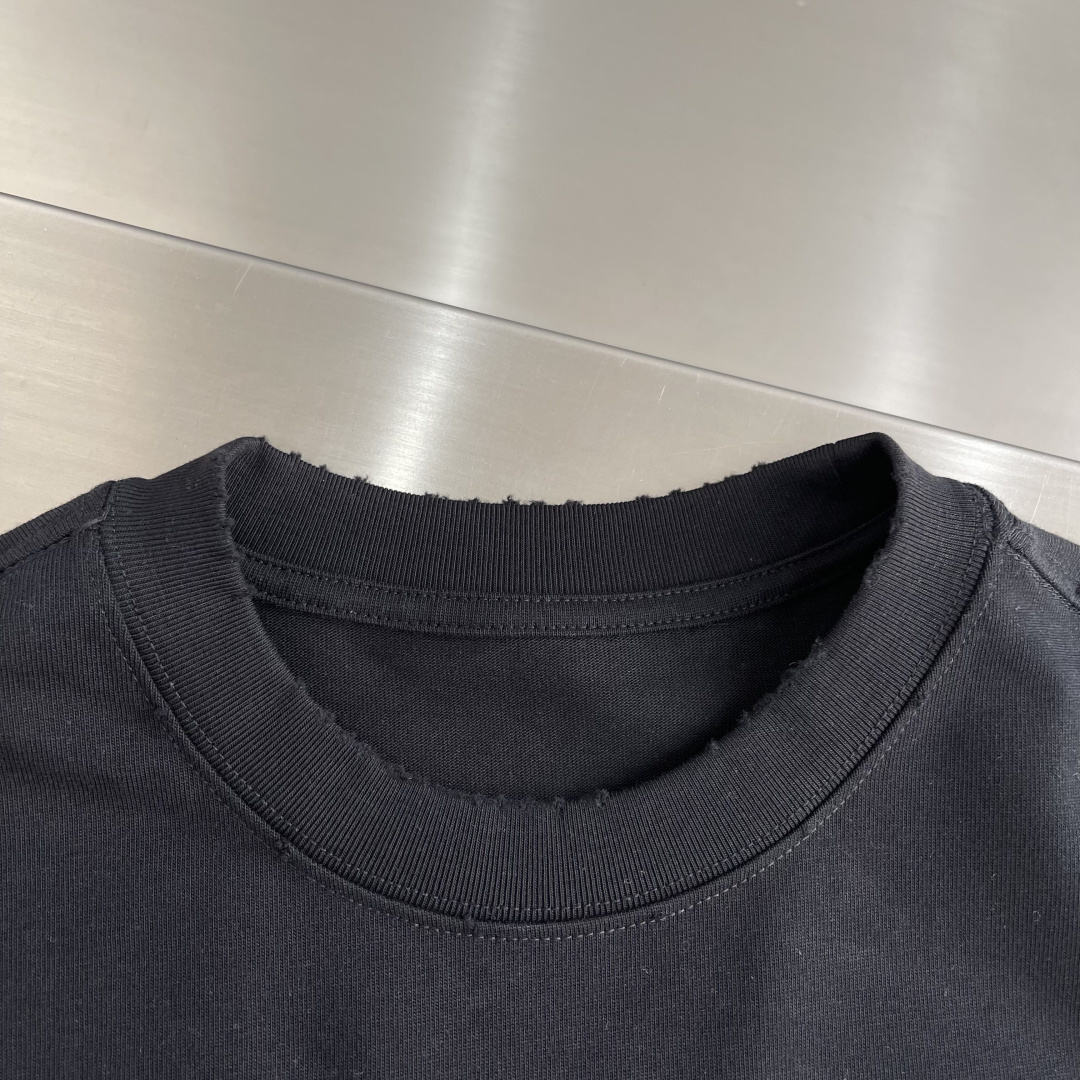 Balenciag 2025秋冬新款 320克洗水磨破圆领短袖tee 实物很棒男女同款 宽松版 尺码：X